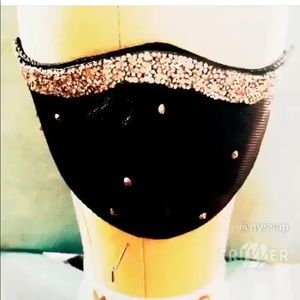 Face mask ...designed and sewn by @melgold.me.